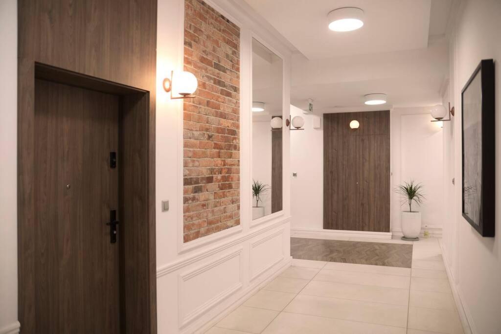 Elegant Apartment In The City Center Wroclaw Ngoại thất bức ảnh